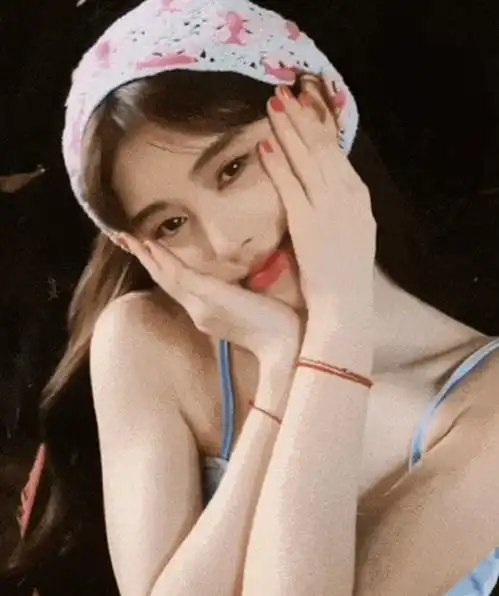 戴头巾和不戴头巾的女生,拍照有啥不一样