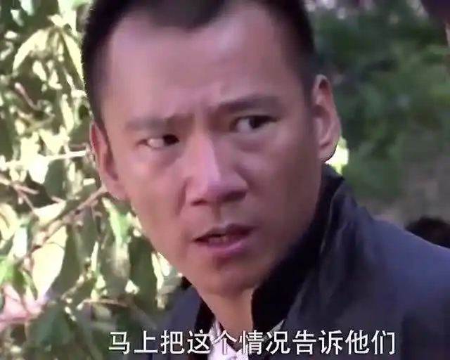 土匪设计在山上埋伏,战士派出炮兵,直接轰炸小鬼子