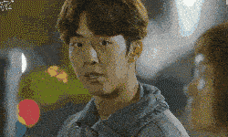 爆笑gif图片之现在的年轻人性格暴躁,动不动就吃鸡,还是玩玩跷跷板什么的才是王道