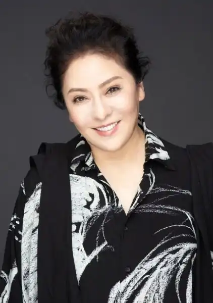 逼成龙下跪道歉,被传有黑道背景,纵横香港的向华强到底有多牛