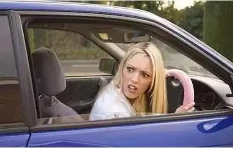 如果旁车打完左闪打右闪,打完右闪又打左闪