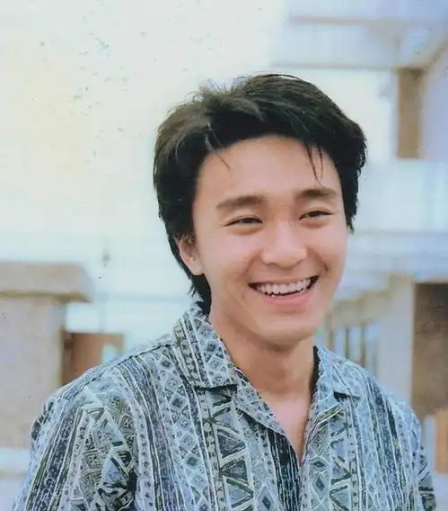 王晶又撕周星驰整容暗恋吃软饭,昔日喜剧之王被撕开遮羞布