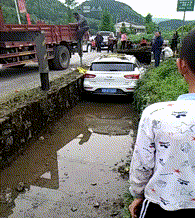 搞笑gif这下火了,全村人都知道我买车了