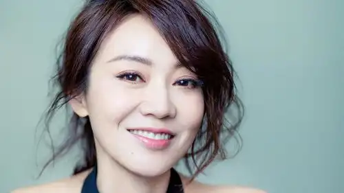 闫妮当年飞天奖战胜姚晨出乎所有人意料,而姚晨的表情却亮了