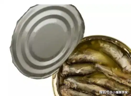 鲱鱼罐头一次吃个够,瑞典一年一度鲱鱼派对,小哥的表情太绝望