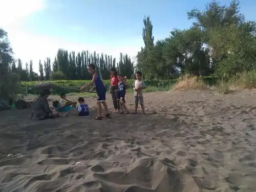 吐鲁番埋沙子图片