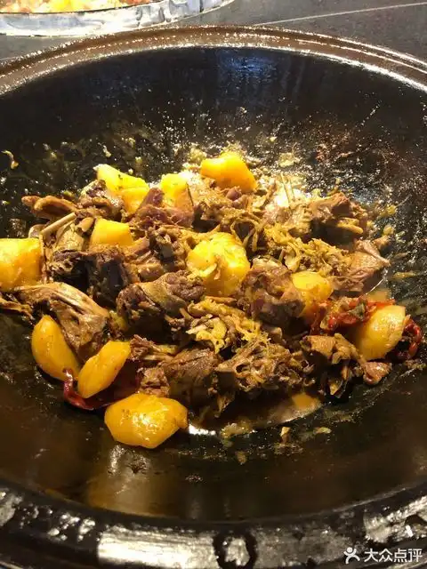 高家小院柴火铁锅炖王岗店