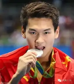 清一色八块腹肌,宠溺的摸头杀游泳男队太会撩妹