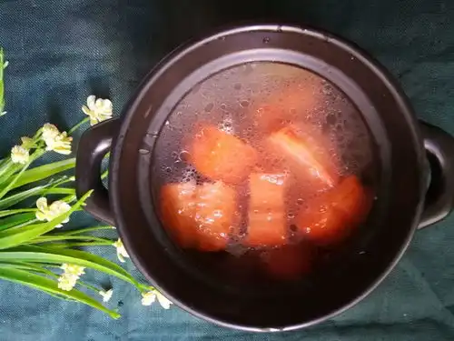 红萝卜玉米排骨汤
