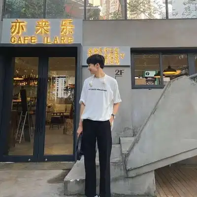 笑只是个表情,与快乐无关.