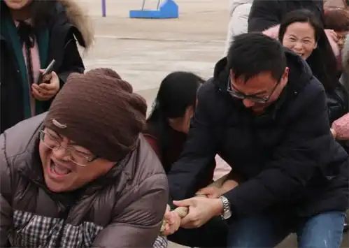 枣庄十八中2020教职工拔河比赛表情包已上线,撸起袖子嗨起来