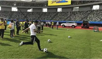 众泰工人助力兄弟团挑战新时代的工人