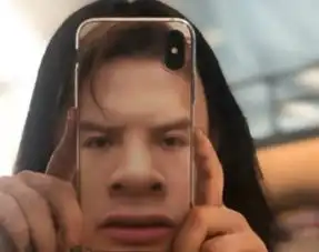 挖鼻孔表情包明星