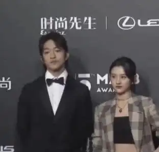 宋祖儿终于和理想男友同台,对方却一脸不耐烦,高冷的有点过了吧