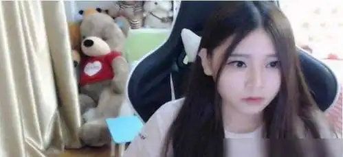 一条小团团直播时口罩意外脱落,素颜出镜真实颜值暴露无遗
