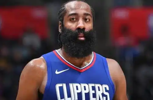 突发,打了1节的伦纳德为何换便服离场名记回应,哈登表情真实