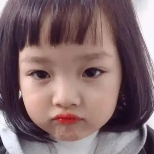 韩国网红权律二跳热舞,意外曝光脚上大片淤青,牙齿缺一块没灵气