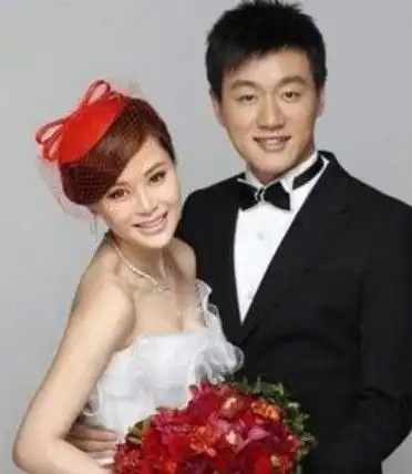 孝顺的佟大为照顾植物人父亲,20年后苏醒,爱妻子也爱三个孩子