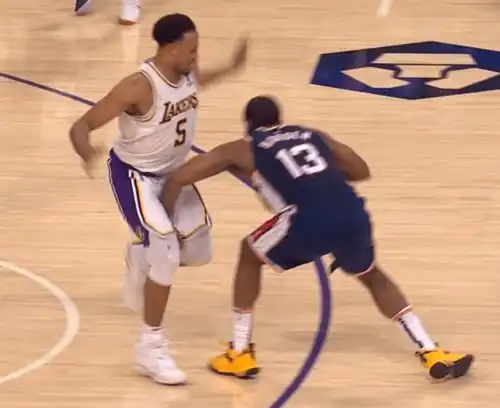 往哪打呢哈登肘击塔克私密部位被追加一级恶意