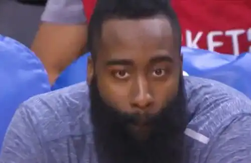 火箭外线投爆勇士,保罗造超远3分命中,场边哈登表情亮了