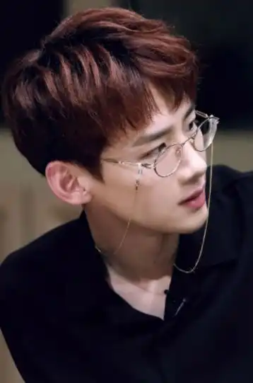 万年男配白敬亭终于火了,搭档马思纯上演国产版太阳的后裔