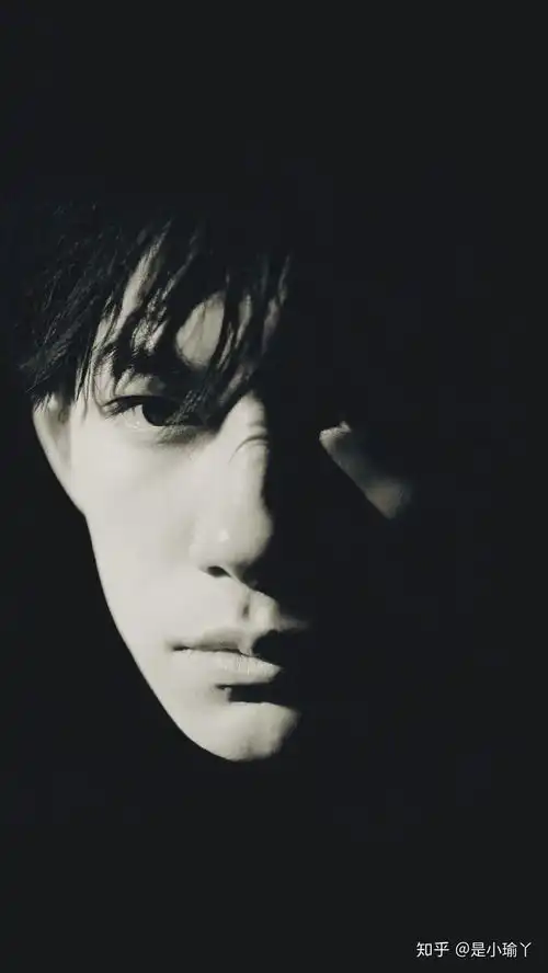 小可爱们有没有那种男孩子很欲的壁纸,有阳刚之气的那种