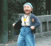 搞笑gif趣图这步伐,一般人也不敢这么走呀