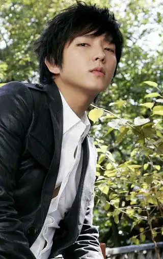 李俊基高清手机壁纸