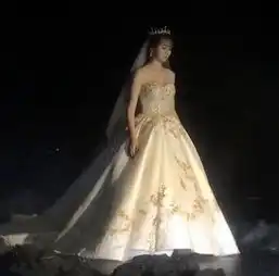 沈梦辰参加婚纱品牌走秀,看清她的表情后,网友海涛可要抓紧了