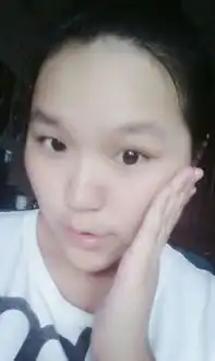 表情包女孩脸很胖发型