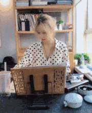 妹子,你为了给自己拍照,已经在这里扎了半个小时的马步了