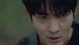 李淮基不用替身原因李准基说拍戏时若非必要绝不使用替身因为自己上场跟替身上场演出来的感觉差异非常大既是为了能更融入角色也让观众能更好的感受到角色想传达的情感