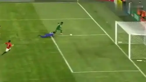 笑喷巴坎布巴神附体,射门靴不见了,巴坎布与主教练的表情亮了