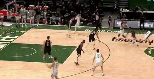 球迷高喊雄鹿晋级kd表情苦涩哈登翻白眼,苏群解说讽刺字母哥