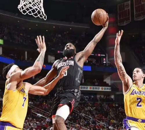 哈登发威火箭两连胜,153之人正式取代阿里扎,成锋线奇兵