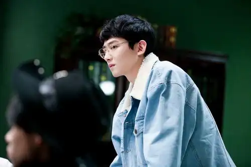 白敬亭明星大侦探图片