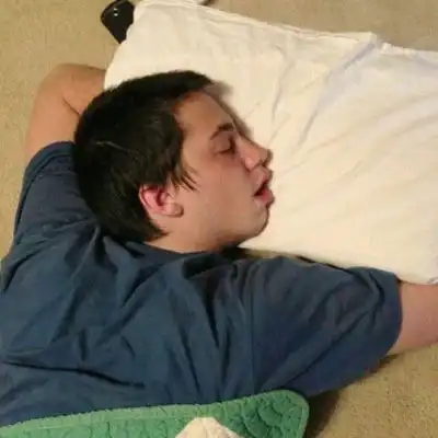 沙雕又欠揍的头像