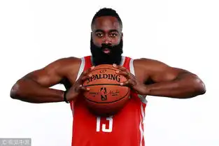 火箭媒体日安灯泡组合领衔周琦帅气亮相