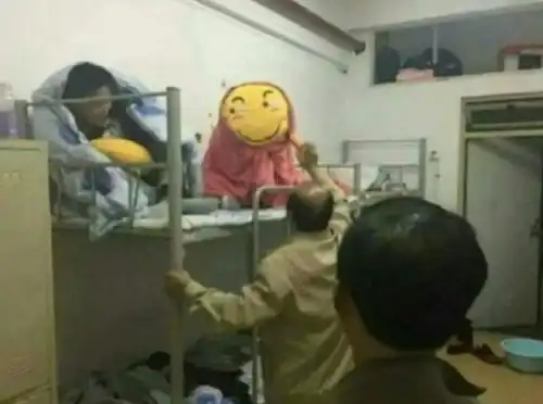 查寝表情包宿管员