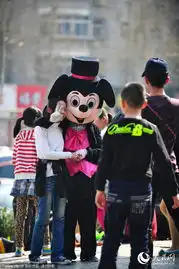 城市表情为了生计的米老鼠组图