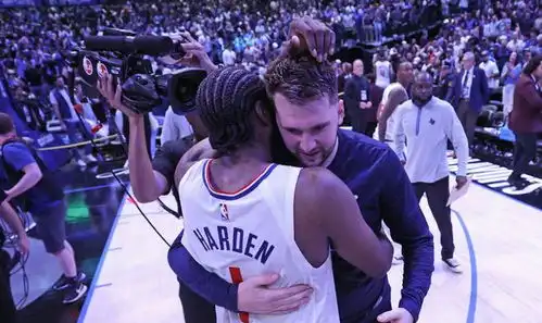 快船出局众生相哈登拥抱欧文离开,乔治一脸沮丧卢指导拒去湖人