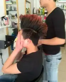 搞笑gif图片笑话段子我被媳妇发现,就是因为一个表情包