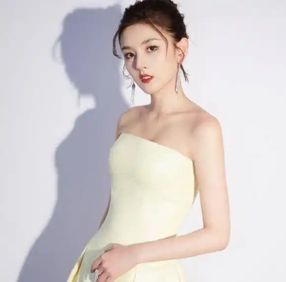 2位童星一个发育过猛,一个人间尤物,谁是你的菜