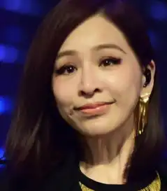 王心凌近照比妈妈老,还撞脸大张伟颜值flop的太揪心