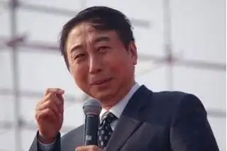 50岁冯巩妻子艾慧美照曝光,为夫甘愿吃苦在家,两人相识最缘分