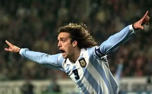 足坛史上身披9号球衣的巨星,巴蒂在列,大罗无人能替代