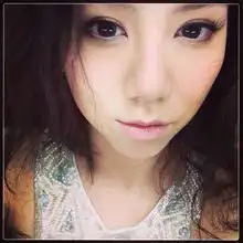 邓紫棋晒妩媚自拍照长发遮面表情冷酷