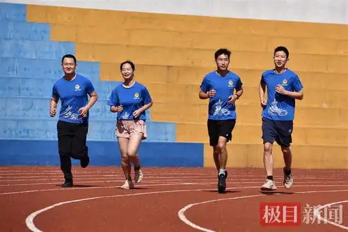 100名汉警组成,武汉光谷马拉松公安护跑团成立