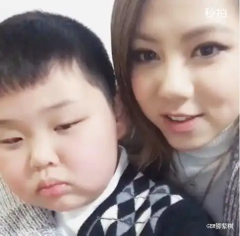 邓紫棋胖弟弟为姐姐抱不平