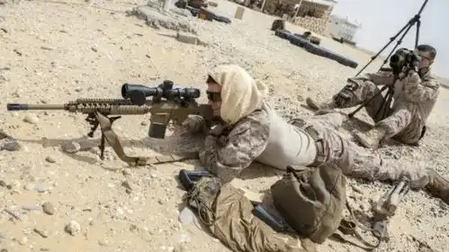 美军士兵试射m107狙击步枪2000米的射程让人闻风丧胆